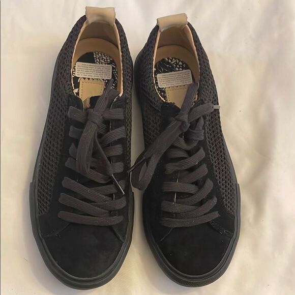 POINTER BLACK SNEAKERS.   LOW CUT, VULCANIZE SOLE.  NEW IN BOX - Picture 3 of 11